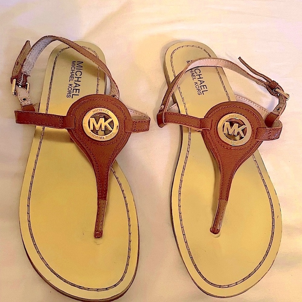 Michael Kors Capri Thong - Picture 2 of 3